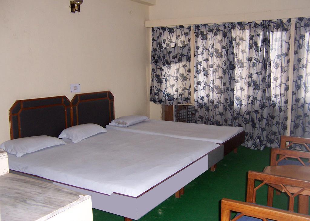 Hotel Mansarover International Haridwar Room photo