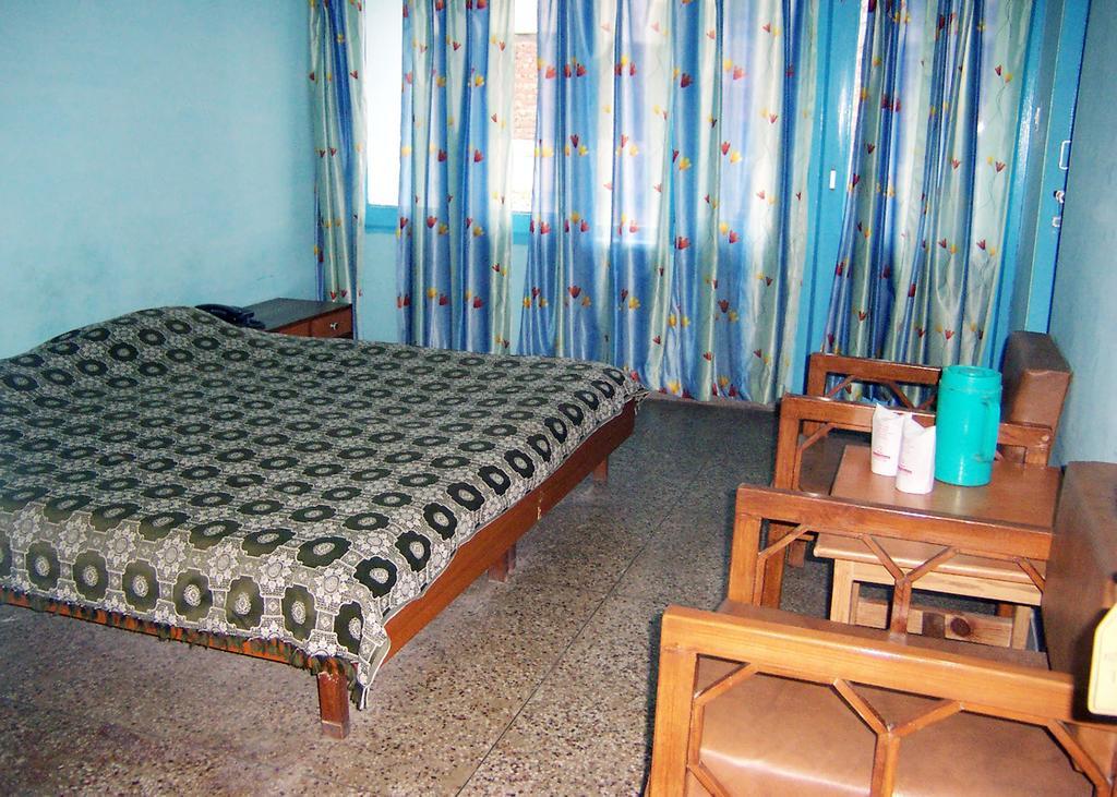 Hotel Mansarover International Haridwar Room photo