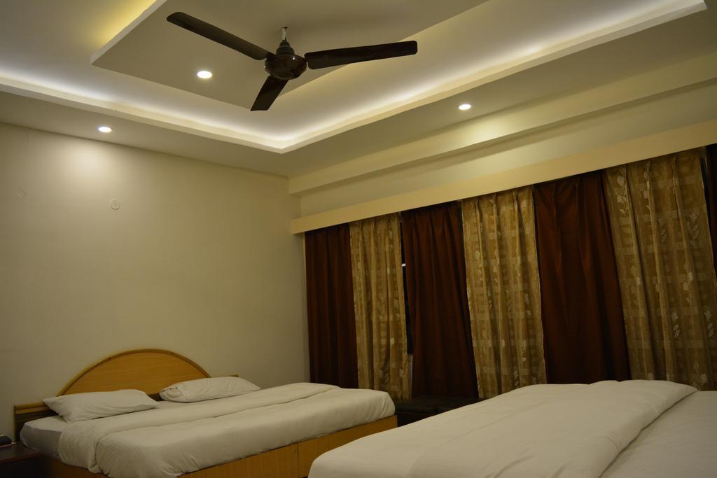 Hotel Mansarover International Haridwar Room photo