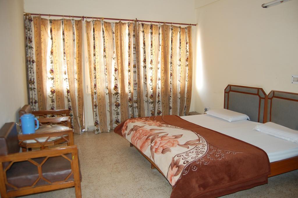 Hotel Mansarover International Haridwar Room photo