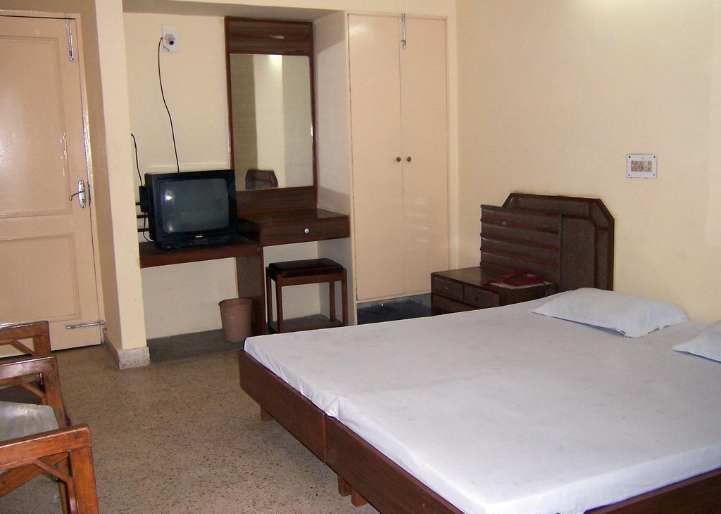 Hotel Mansarover International Haridwar Room photo