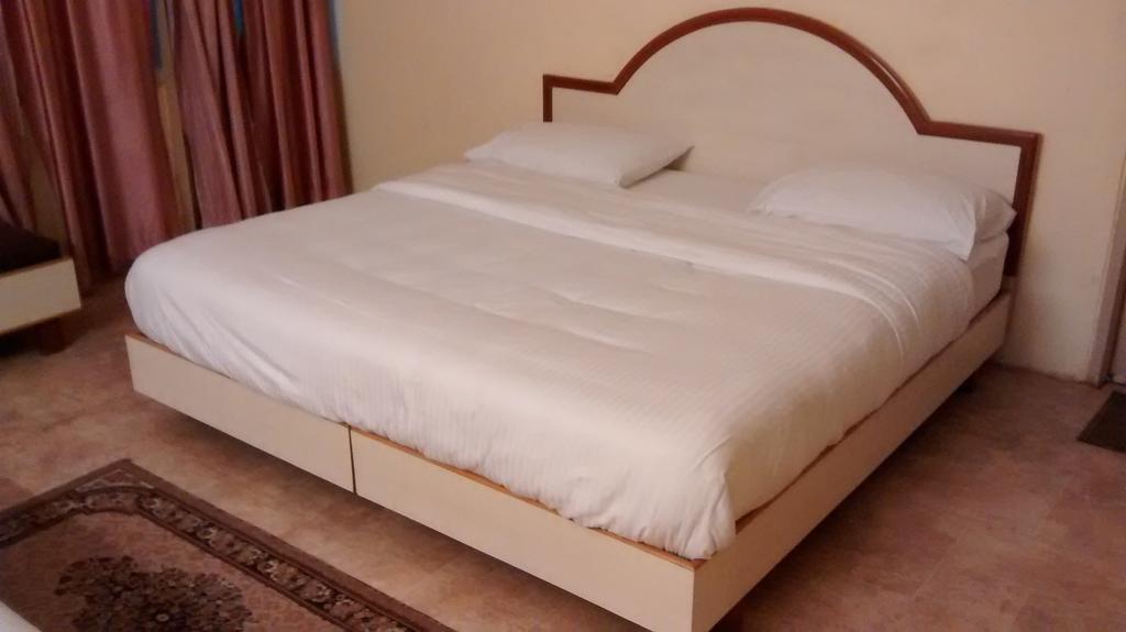 Hotel Mansarover International Haridwar Room photo