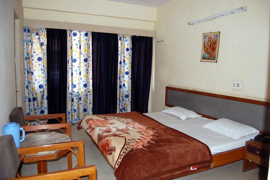 Hotel Mansarover International Haridwar Room photo