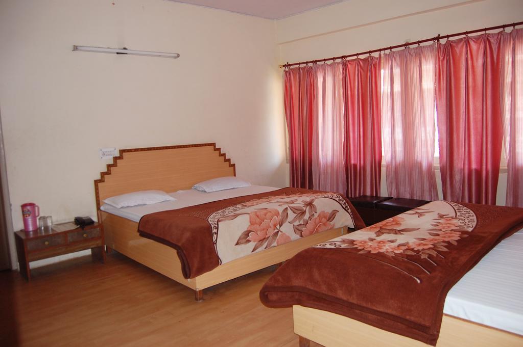Hotel Mansarover International Haridwar Room photo